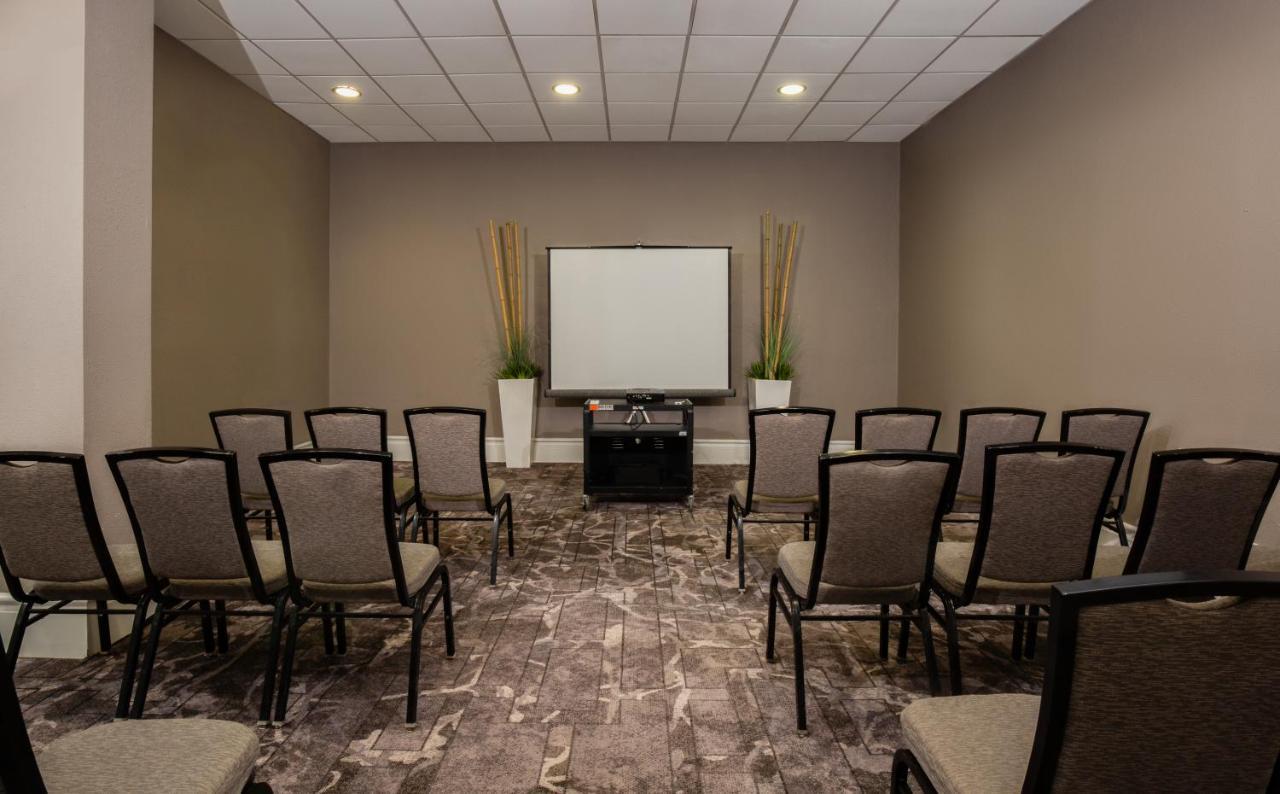 Pomeroy Hotel & Conference Centre Grande Prairie Buitenkant foto