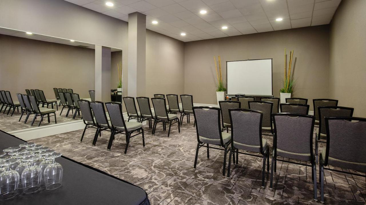 Pomeroy Hotel & Conference Centre Grande Prairie Buitenkant foto