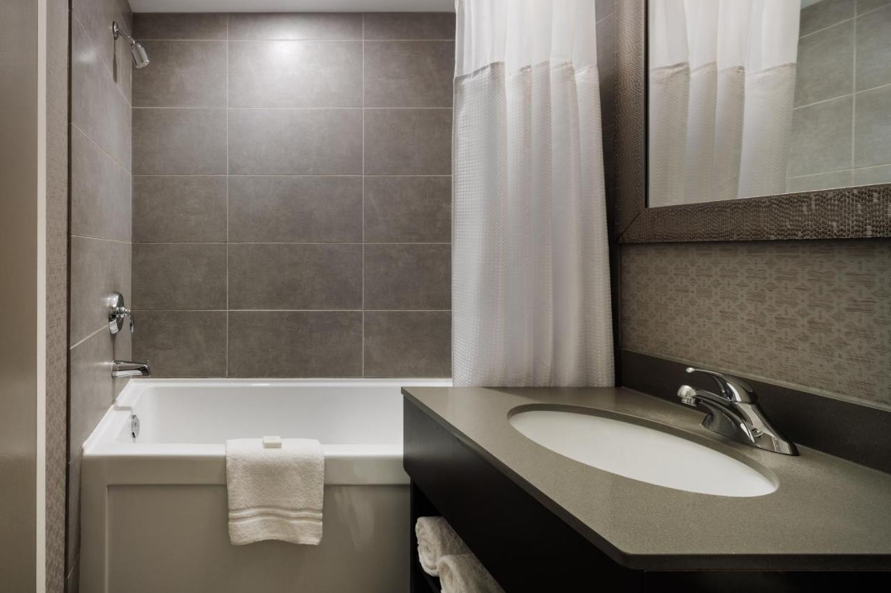 Pomeroy Hotel & Conference Centre Grande Prairie Buitenkant foto