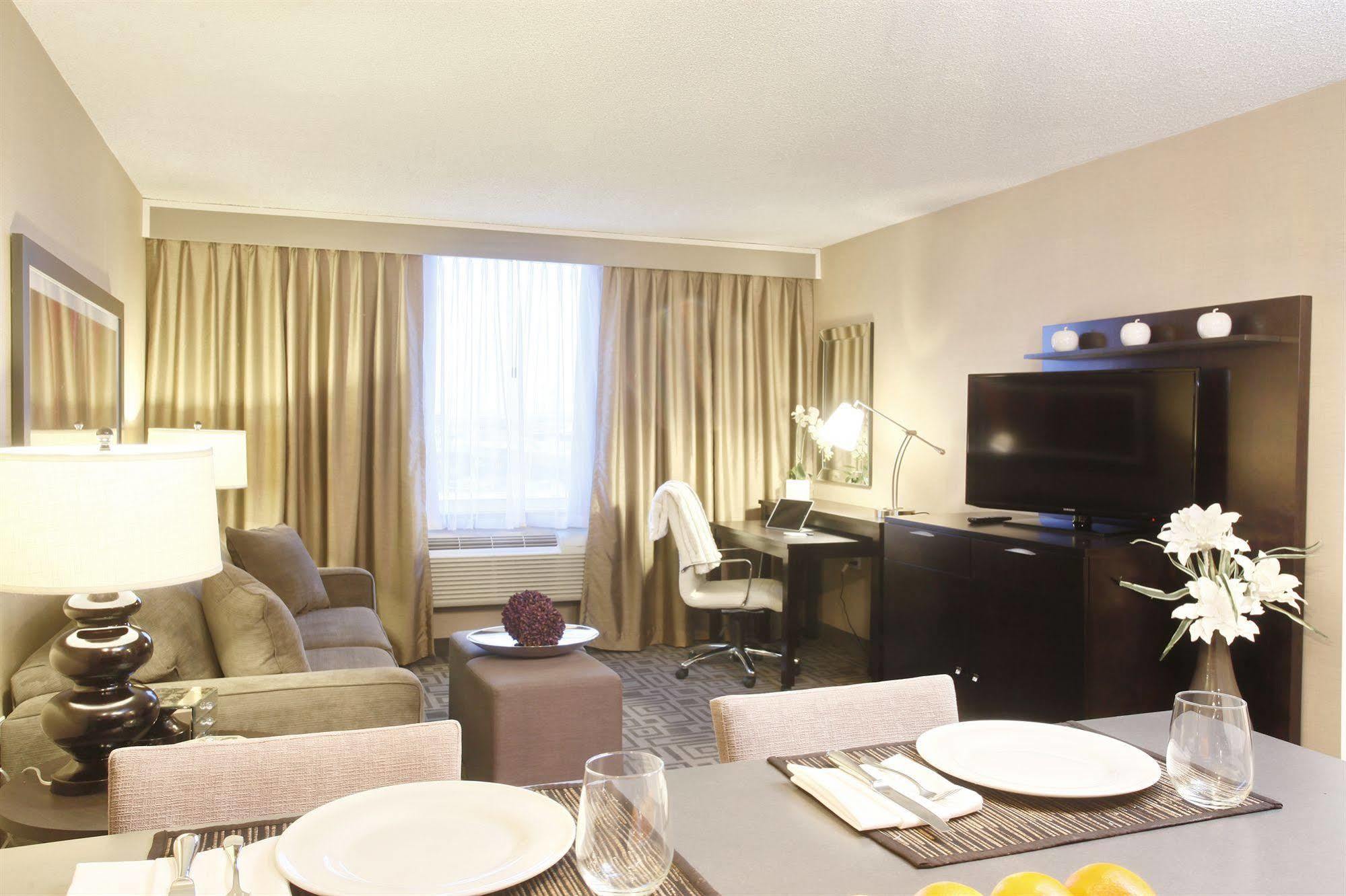 Pomeroy Hotel & Conference Centre Grande Prairie Buitenkant foto